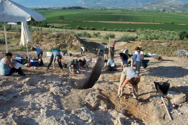 Σημαντική ανακάλυψη στον Ορχομενό: Βρέθηκε μυκηναϊκός τάφος με έναν νεκρό πολεμιστή (εικόνες)